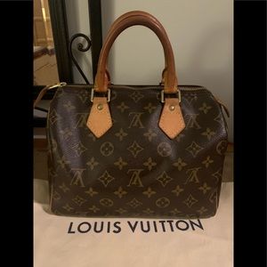 Authentic Louis Vuitton Monogram Speedy 25